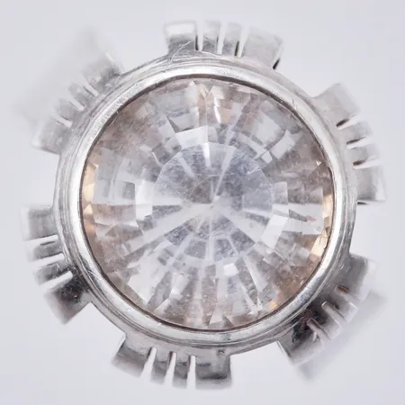 Ring med bergskristall år 1969 stl: 15¼ bredd: ca 5-15mm, 830/1000 silver Vikt: 7,3 g