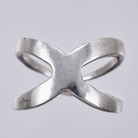 Ring, stl. ca 16¼, bredd: ca 2-13mm, 925/1000 silver  Vikt: 3,8 g
