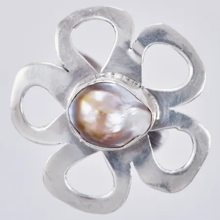 Ring med odlad pärla stl: 18, bredd: ca 4-30mm, silver 925/1000 Vikt: 9,2 g