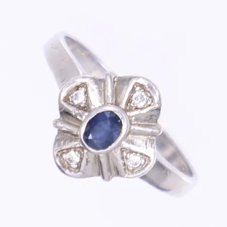 Ring med vita och blå sten stl 17½, bredd 2-12mm, silver 925/1000 Vikt: 2,3 g