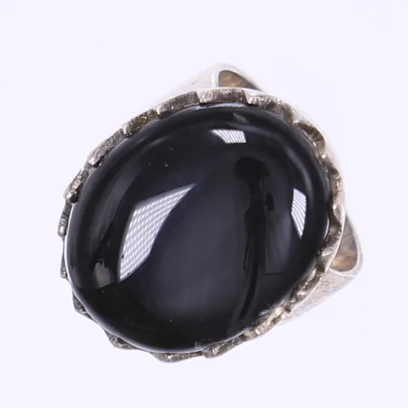 Ring med svart sten stl 17¾, bredd 7-22mm, silver 925/1000 Vikt: 10,8 g