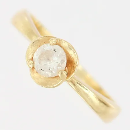 Ring med vit sten, stl 17, bredd 3-7mm, sten med nagg, 14K  Vikt: 2,9 g