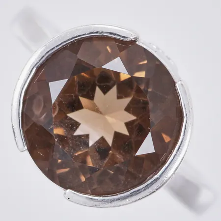 Ring med rökkvarts stl: 17½ bredd: ca 1-8mm, Ø12mm, silver 925/1000 Vikt: 7,6 g