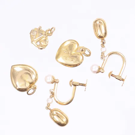 Diverse guld defekt delvis små pärlor 18K Bruttovikt: 4,2g Vikt: 4,2 g