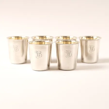 Sex bägare, monogramgravyr, invändigt förgyllda, höjd: 5cm, bredd: 4,5cm, Reibing N, Stockholm år 1948, silver.  Vikt: 220,9 g