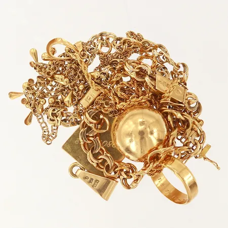 Diverse guldsmycken, defekt, gravyrer, 18K  Vikt: 73,7 g