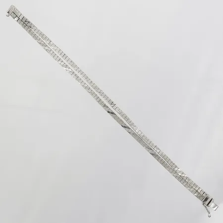 Armband, längd 19cm, bredd 7mm, bucklor, silver 830/1000 Vikt: 14,9 g