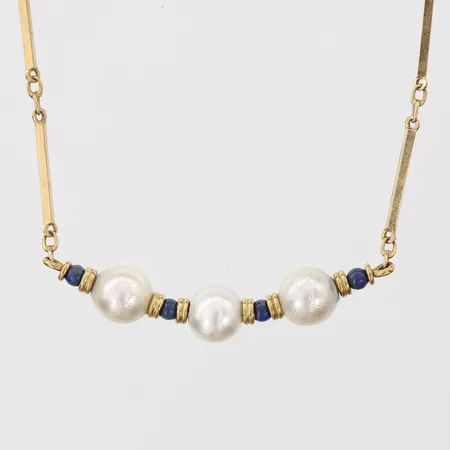 Collier med odlade saltvattenpärlor Ø 6mm samt kulor i lapis lazuli, längd 40cm, 18K guld Vikt: 6,3 g