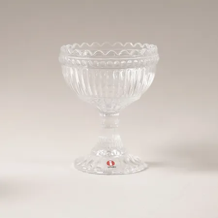 Skål, Marimekko för Iittala, etikettmärkt samt mäkt undertill, klarglas, höjd 12cm, smärre slitage.  Skickas med paket.