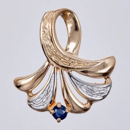 Hänge med blå sten, längd: ca 1,8cm, bredd: ca 17mm, vitguldsdetaljer, 14K  Vikt: 1 g