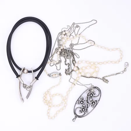 Diverse silver defekt delvis pärlor delvis gummi silver 830/1000 Bruttovikt. 67,1g Vikt: 67,1 g