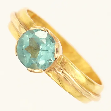 Ring med turkos sten, stl: 18½, bredd: 4,4mm, fattning i 18K, gravyr, repig sten, 23K 