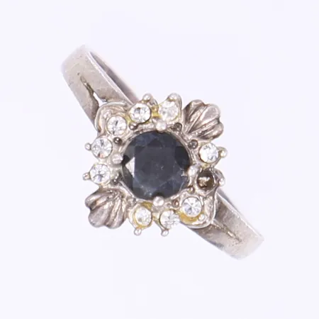 Ring defekt saknar sten silver 925/1000 Vikt: 2,6 g