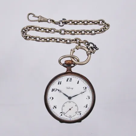 Fickur Viking, Ø ca 48mm, boettnr 1303498, liten sekundvisare, klockkedja i metall,  repigt glas, en boett 800/1000 silver bruttovikt 81,5g 