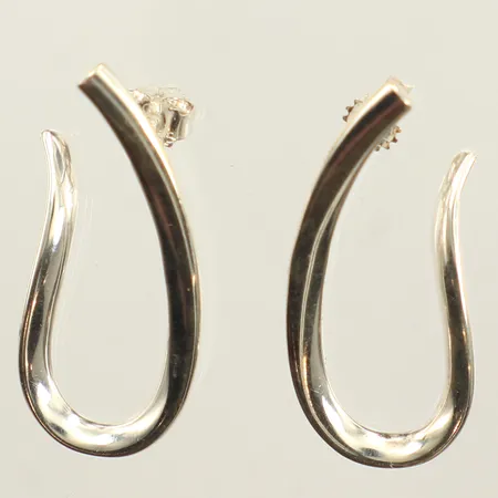 Ett par örhängen, längd 32mm, bredd 14,8mm, Georg Jensen, 925/1000 silver  Vikt: 4,9 g