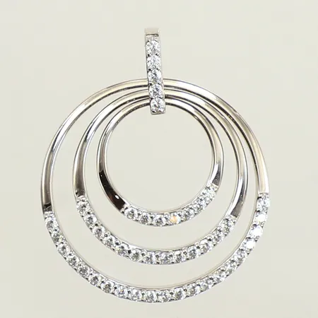 Hänge med vita stenar, längd 33mm inklusive ögla, bredd 28mm, 925/1000 silver  Vikt: 4,4 g