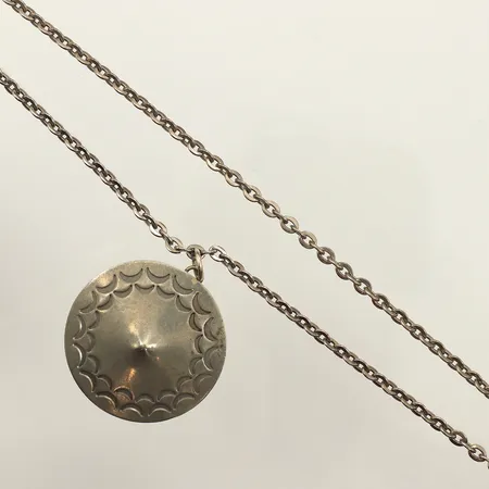 Collier Ankar, längd ca 68cm, bredd 3,8mm, integrerat hänge Ø40mm, Jörgen Jensen nr 53, Danmark, 1970-tal, tenn  Vikt: 0 g