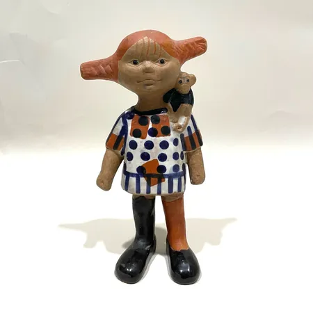 Figurin Pippi Långstrump, Lisa Larson, Gustavsberg, höjd ca 18cm, limmat ben, skavda fötter, stämpelmärkt i botten, stengods. 