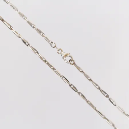 Kedja, längd: 43cm, bredd: 2mm, italienska stämplar, 18K vitguld. Vikt: 13 g
