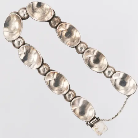 Armband, längd 19,5cm, bredd: 13mm, Alton Guldvaru AB år 1955, silver. Vikt: 22,1 g