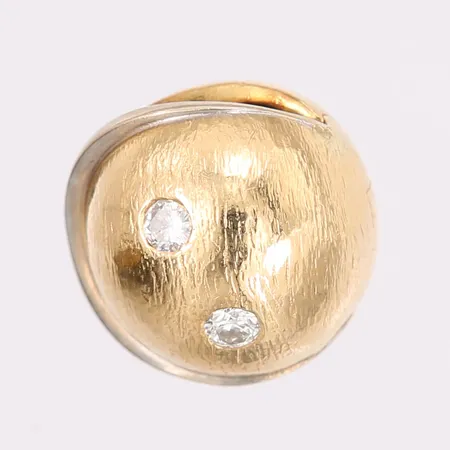 Lås med diamanter 4 x ca 0,07ct ur kollektionen "Smile", Ole Lynggaard, Ø15mm, 18K guld. Vikt: 7,5 g