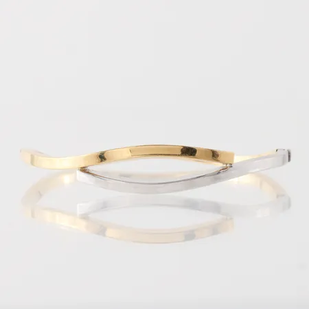 Armband röd och vitguld, längd ca 6.5 cm, 18k. Vikt: 8,4 g