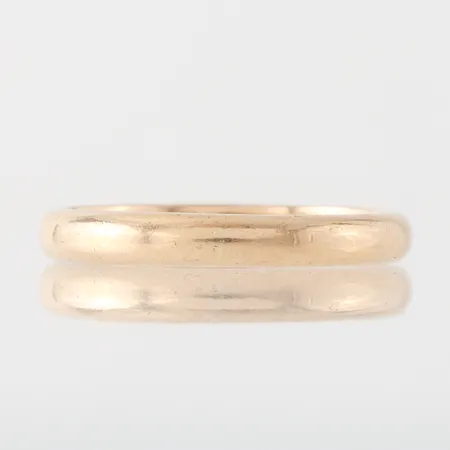 Ring slät, gravyr, storlek 20 mm, bredd 3.2 mm,18k. Vikt: 4,4 g