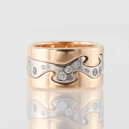 Ring Georg Jensen modell Fusion 3-delad Guld/Vitguld/Roséguld & Diamanter, diamanterna på totalt 0.24 ct enligt inskription, gravyr, storlek ca 17 mm, storlek 52 enligt stämpel, stämplad NK (Nordiska Kompaniet) nypris ca 70000 kronor, 18k. Vikt: 15 g