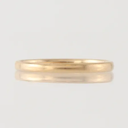 Ring slät, storlek 17 ¾ mm, bredd 1.7 mm, 18k. Vikt: 1,3 g