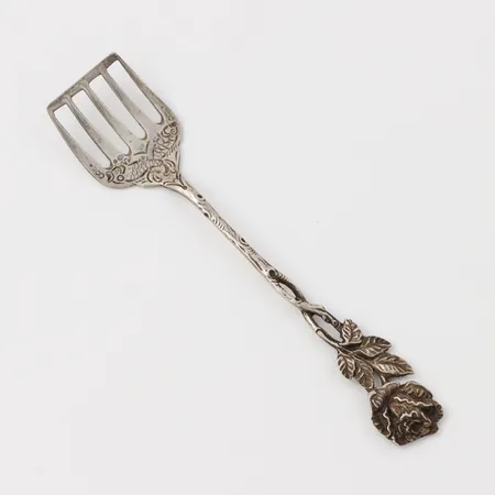 Serveringsgaffel "Rosen", längd 12 cm, silver. Vikt: 13,5 g