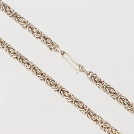 Collier, längd 52 cm, bredd 5 mm, silver. Vikt: 48,4 g