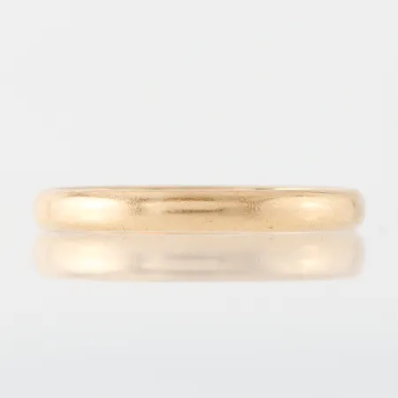 Ring slät, gravyr, storlek 18 ¾ mm, bredd 2.6 mm, 20k. Vikt: 2,5 g