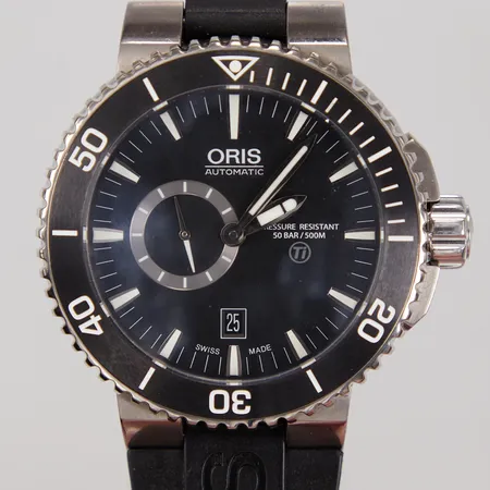 Herrur Oris Aquis Small Second Date, titan, automatisk, datum, Ø46mm, refnr: 7664, serienummer: 31-94581, gummiarmband med viklås i stål, länk i titan medföljer, länken repig, kopia på värderingsintyg Kaplans, kopia på servicekvitto Franks Ur 2024-04-11, servicefodral, inga andra tillbehör