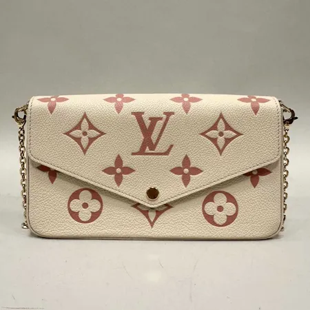 Väska Louis Vuitton Pochette Félicie Pink Cream, modell: M82047, mått: 21 x 12 x 3 cm, avtagbar kedja i gulmetall, tillhörande korthållare och clutch uttagbara, smärre fläckar invändigt, kvitto från Birger Jarlsgatan 2023, dustbag, box. 