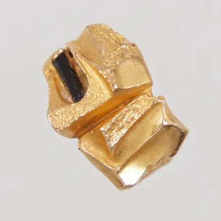 Ring med grön sten, stl 17¼, bredd 5- 14,7mm, Lapponia, år 1981, 18K,  Vikt: 9,1 g