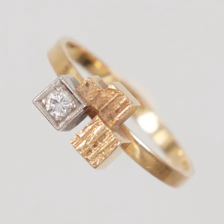 Ring, stl 18¼, bredd 2-7,5mm, diamant 1x0,08ct, Lapponia, detalj i vitguld, år 1969, 18K,  Vikt: 3,8 g