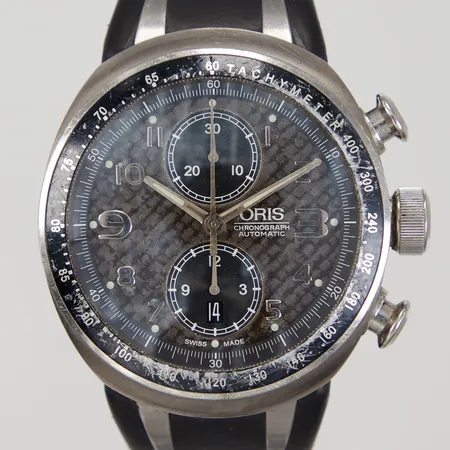 Herrur Oris Williams TT3 Chronograph, automatisk, datum, kronograf, titan, Ø 42,5mm, serienummer: 2064/3000, gummiarmband med viklås, repig, Tachymeter ring väldigt repig/skadad, gummiarmband slitet/klibbigt, missfärgad/skadad urtavla, inga tillbehör