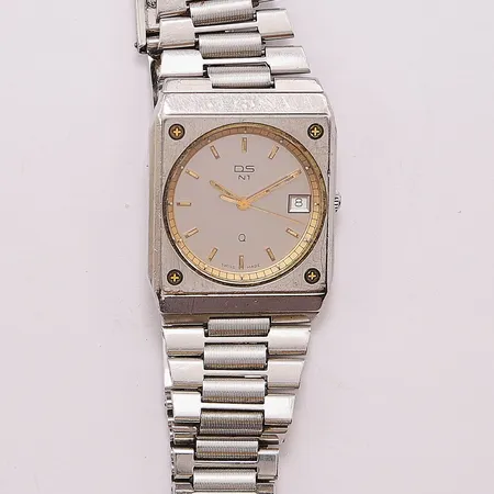 Herrur Certina DS N1, 30mm, quartz, stål, boettnr:184.7000.41/43, repig, stötskador, batteribyte krävs, ej funktionstestad. Vikt: 0 g