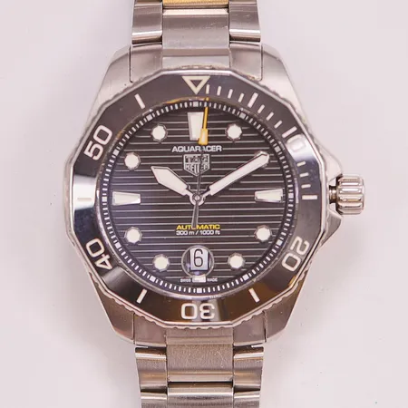 Herrur Tag Heuer Aquaracer Professional 300, refnr:WBP201A.BA0632, serienr:WQB4994, certifikat från 2022, box, extra länkbitar, manual, kvitto Nymans Ur.