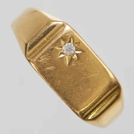Klackring, vit sten, Ø21¾, bredd: 3-8,9mm, B.Hallberg, Köping 1992, 18K Vikt: 5,7 g
