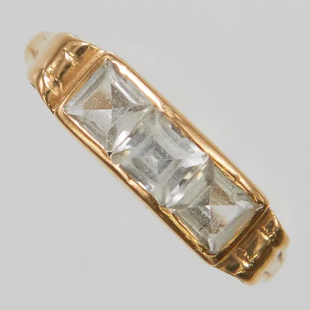 Ring, vita syntetiska spineller, Ø17, bredd: 1,6-5mm, 18K Vikt: 2,9 g