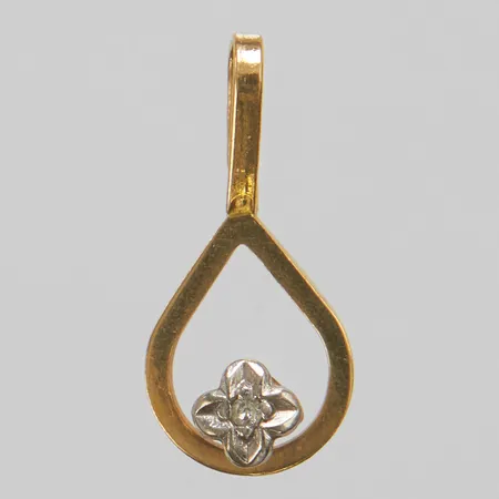Hänge, åttkantslipad diamant ca 0,01ct, 16x7,5mm, 18K. Vikt: 0,4 g