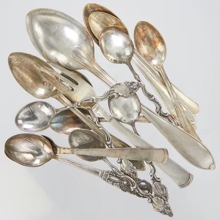 Diverse silverbestick, udda/gravyr, 830/1000. Vikt: 193,3 g