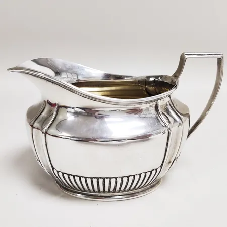 Mjölkkanna, 207x77x82mm, Henry Statford, Sheffield, England år 1899, silver 925/1000. Vikt: 125,2 g