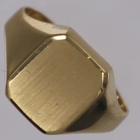 Klackring med delvis borstad dekor, stl 18½, bredd: 3,1-12,3mm, GHA,18K Vikt: 3,1 g