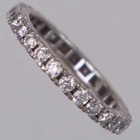 Alliansring med diamanter 27 x ca. 0,04ct, stl 17, bredd: 2,3mm, vitguld, 18K Vikt: 2,7 g