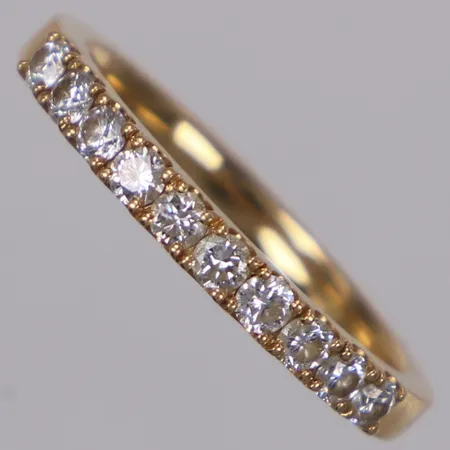 Ring med 10 diamanter 0,50ctv enligt gravyr, stl 17¾, bredd: 2,3mm, GHA, 18K Vikt: 3,7 g