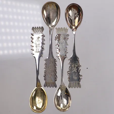 4 Kaffeskedar, längd 11cm, samisk dekor, silver Vikt: 50,6 g