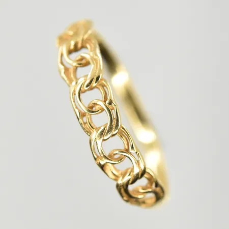 Ring Bismarck, stl 15½, bredd 2-4 mm, 18K. Vikt: 0,8 g