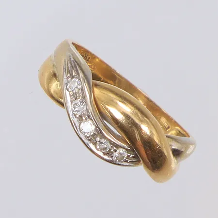 Ring tvåfärgad med diamanter 5xca0,025ct stl 16¾  bredd 3-7mm, 18K Vikt: 3,7 g